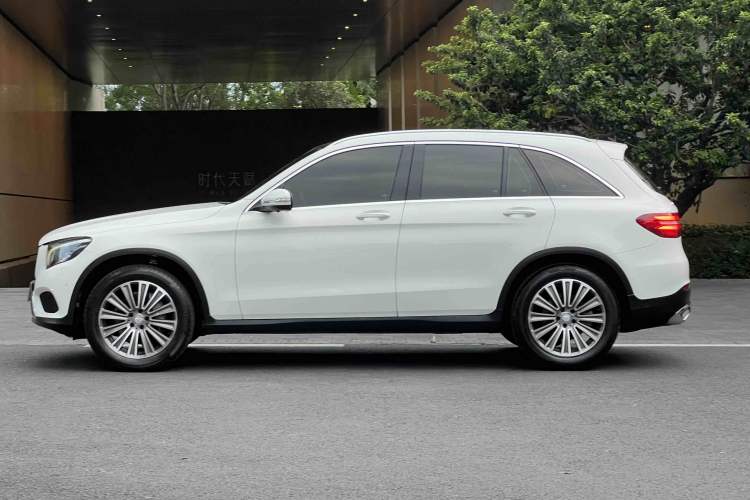 Used Mercedes-Benz GLC 2017 GLC 200 4MATIC Exterior 9