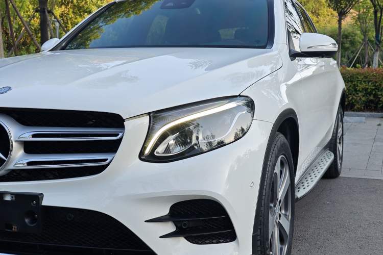 Used Mercedes-Benz GLC 2017 GLC 260 4MATIC Luxury Model Exterior 9