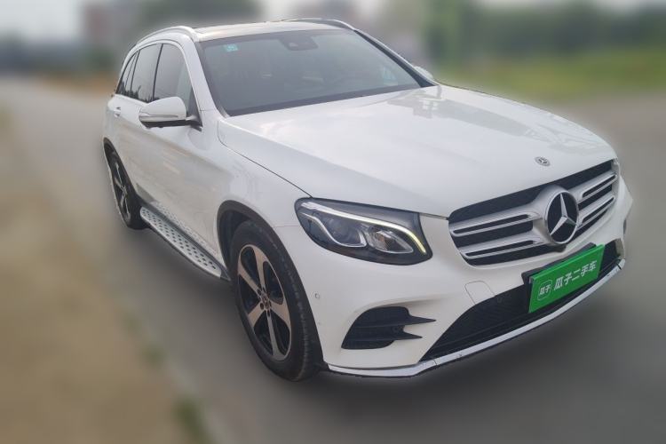 Used Mercedes-Benz GLC 2017 GLC 260 4MATIC Luxury Model Front Right 45 Deg