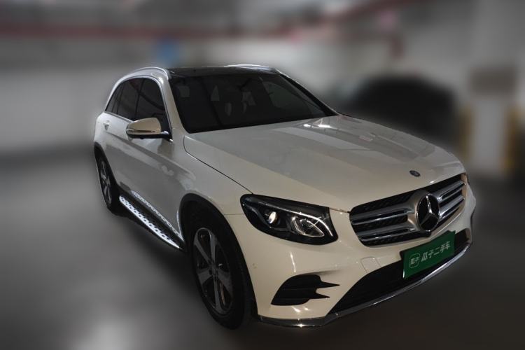 Used Mercedes-Benz GLC 2017 GLC 260 4MATIC Luxury Model Front Right 45 Deg