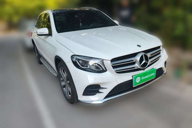 Used Mercedes-Benz GLC 2017 GLC 260 4MATIC Luxury Model Front Right 45 Deg