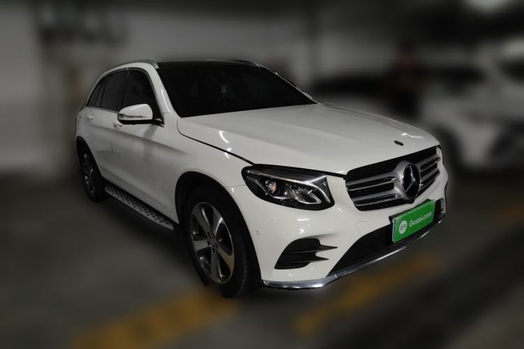 Used Mercedes-Benz GLC 2017 GLC 260 4MATIC Luxury Model Front Right 45 Deg