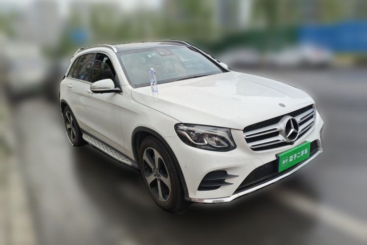 Used Mercedes-Benz GLC 2017 GLC 260 4MATIC Luxury Model Front Right 45 Deg
