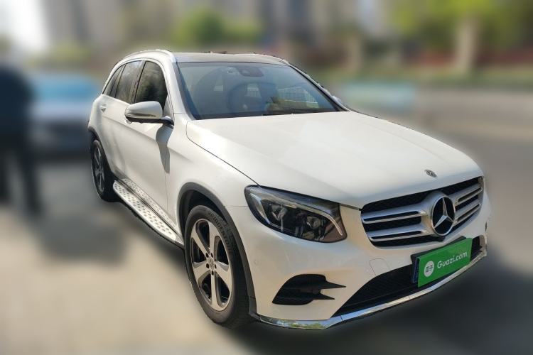 Used Mercedes-Benz GLC 2017 GLC 300 4MATIC Sport Edition Front Right 45 Deg
