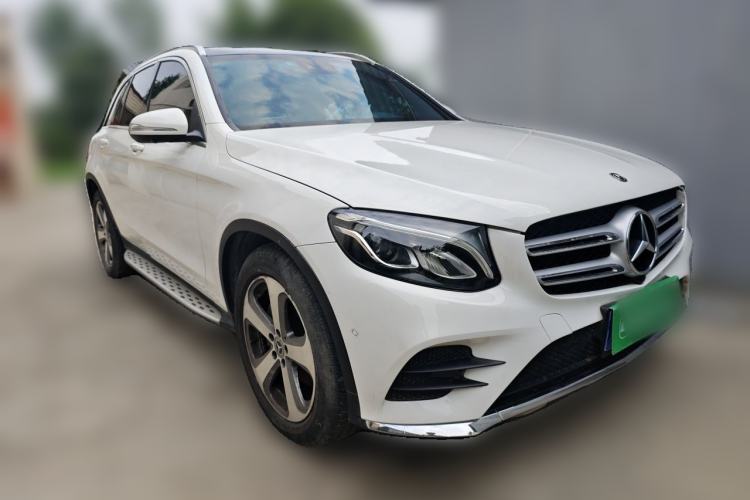 Used Mercedes-Benz GLC 2017 GLC 260 4MATIC Luxury Model Front Right 45 Deg