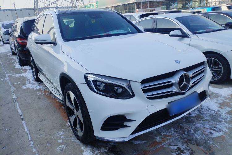 Used Mercedes-Benz GLC 2017 GLC 300 4MATIC Luxury Model Front Right 45 Deg