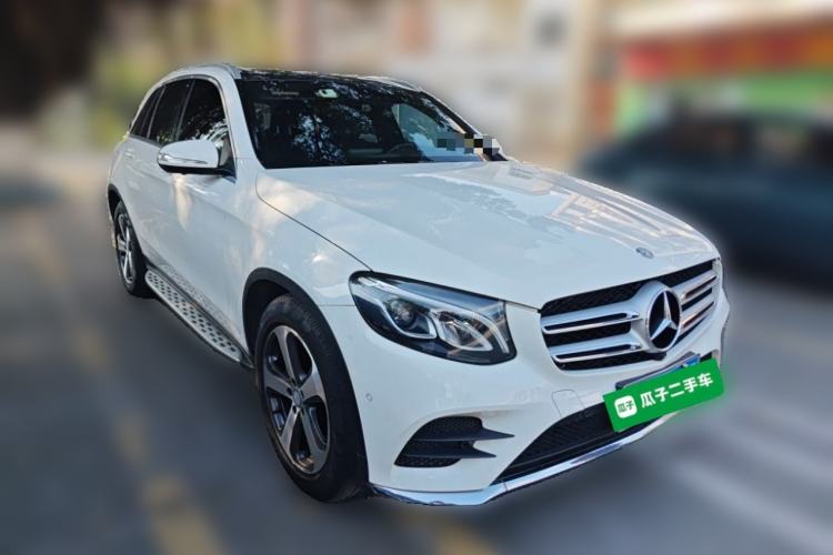 Used Mercedes-Benz GLC 2017 GLC 260 4MATIC Luxury Model Front Right 45 Deg