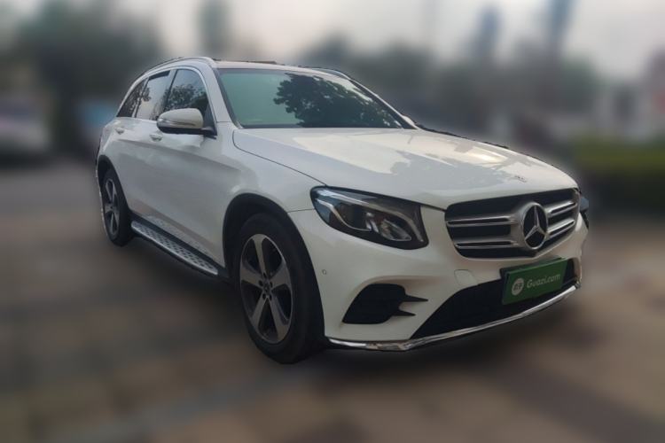 Used Mercedes-Benz GLC 2017 GLC 260 4MATIC Luxury Model Front Right 45 Deg