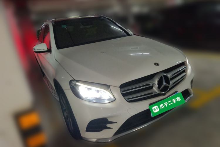 Used Mercedes-Benz GLC 2017 GLC 260 4MATIC Luxury Model Front Right 45 Deg