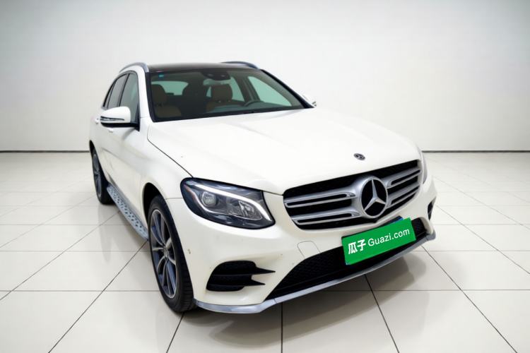 Used Mercedes-Benz GLC 2017 GLC 260 4MATIC Luxury Model Front Right 45 Deg