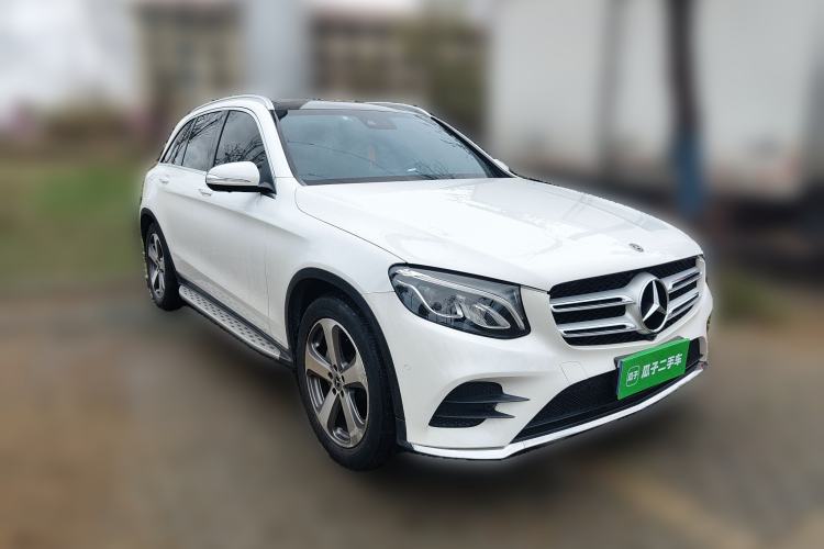 Used Mercedes-Benz GLC 2017 GLC 260 4MATIC Luxury Model Front Right 45 Deg
