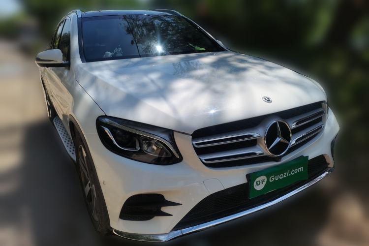 Used Mercedes-Benz GLC 2017 GLC 260 4MATIC Luxury Model Front Right 45 Deg