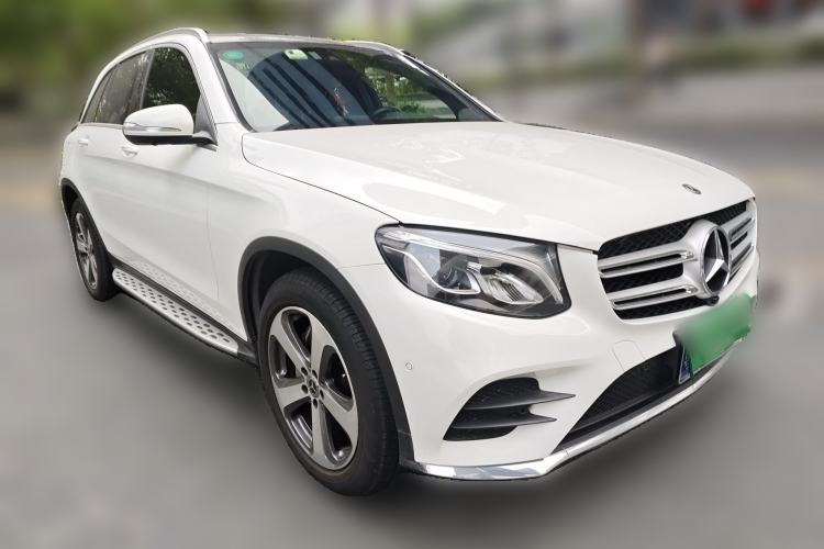 Used Mercedes-Benz GLC 2017 GLC 260 4MATIC Luxury Model Front Right 45 Deg