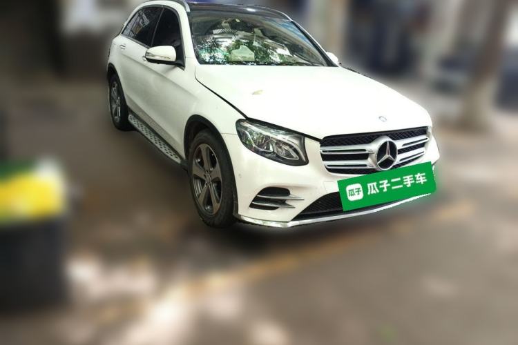 Used Mercedes-Benz GLC 2017 GLC 260 4MATIC Luxury Model Front Right 45 Deg