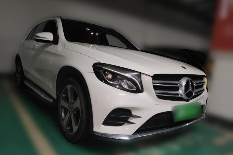 Used Mercedes-Benz GLC 2017 GLC 260 4MATIC Luxury Model Front Right 45 Deg