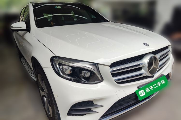 Used Mercedes-Benz GLC 2017 GLC 300 4MATIC Luxury Model Front Right 45 Deg