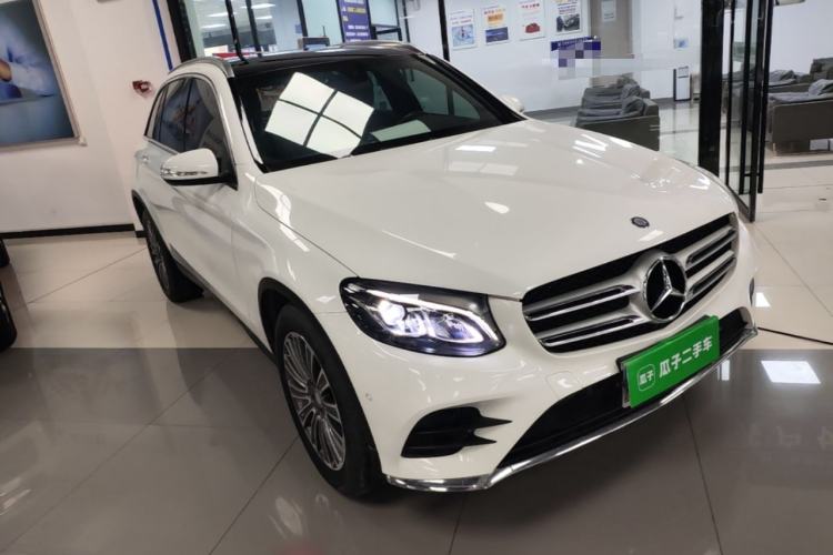 Used Mercedes-Benz GLC 2017 GLC 260 4MATIC Dynamic Edition Front Right 45 Deg
