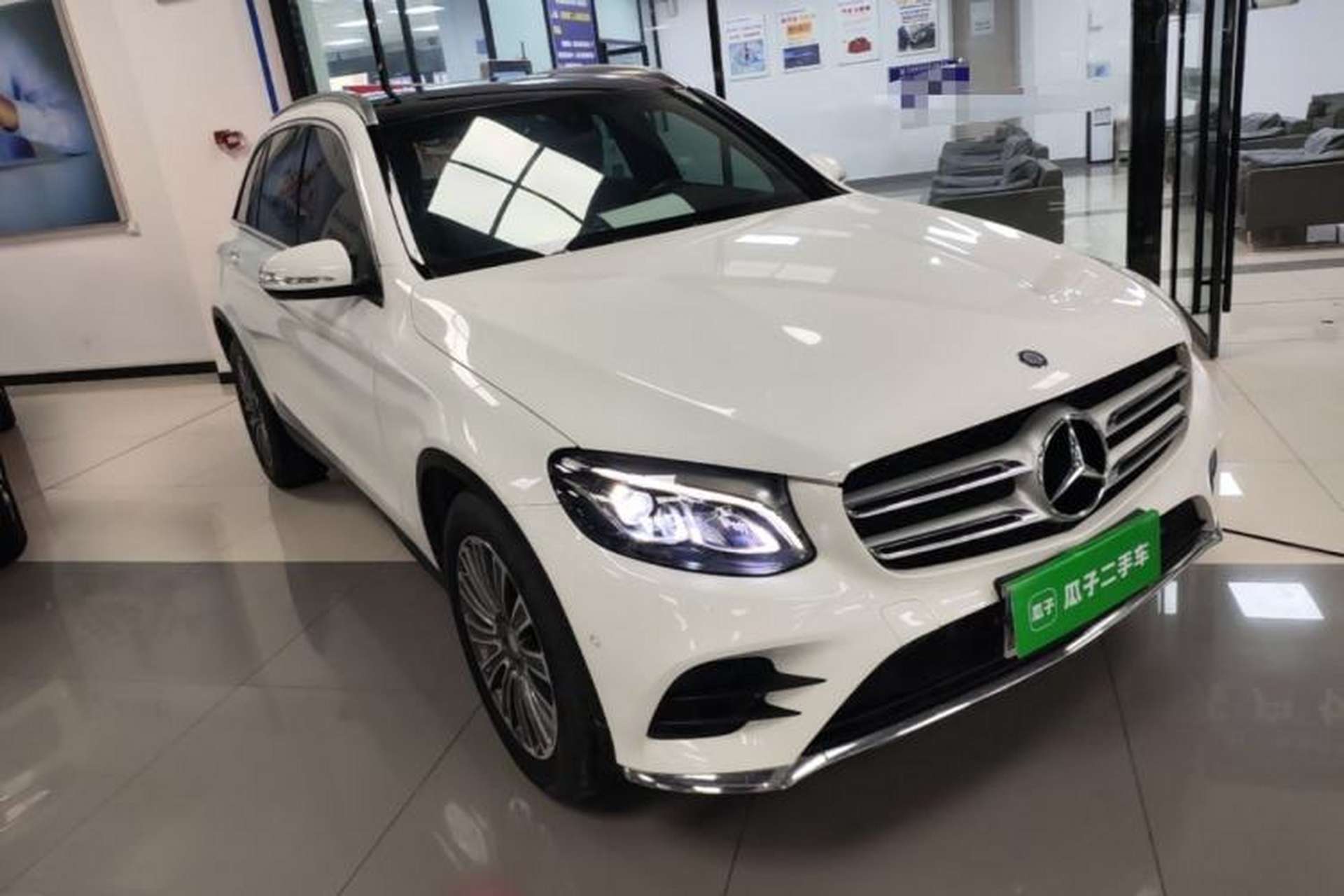 Used Mercedes-Benz GLC 2017 GLC 260 4MATIC Dynamic Edition Front Right 45 Deg