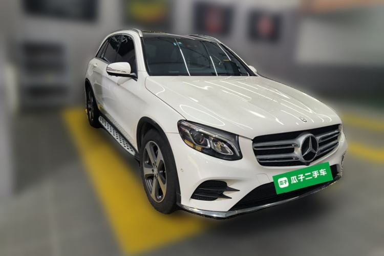 Used Mercedes-Benz GLC 2017 GLC 260 4MATIC Luxury Model Front Right 45 Deg