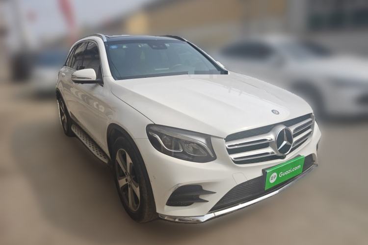 Used Mercedes-Benz GLC 2017 GLC 260 4MATIC Luxury Model Front Right 45 Deg