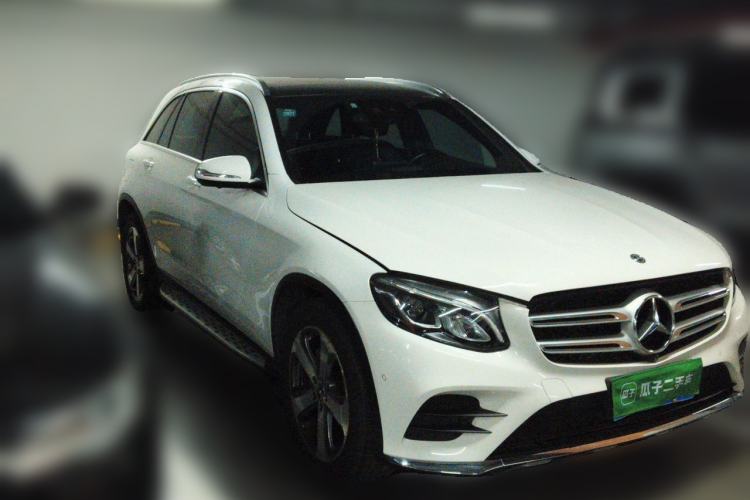 Used Mercedes-Benz GLC 2017 GLC 260 4MATIC Luxury Model Front Right 45 Deg