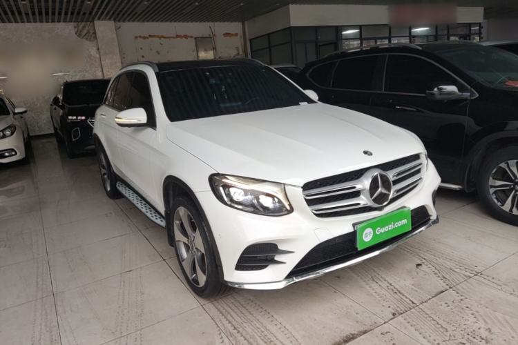 Used Mercedes-Benz GLC 2017 GLC 300 4MATIC Luxury Model Front Right 45 Deg