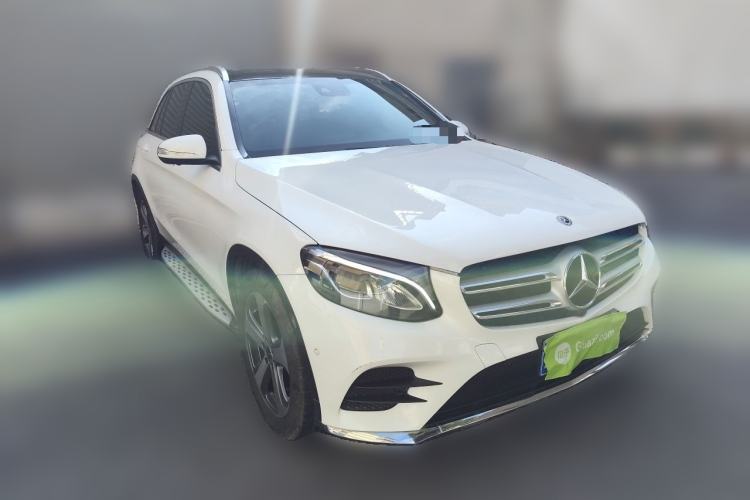 Used Mercedes-Benz GLC 2017 GLC 260 4MATIC Luxury Model Front Right 45 Deg