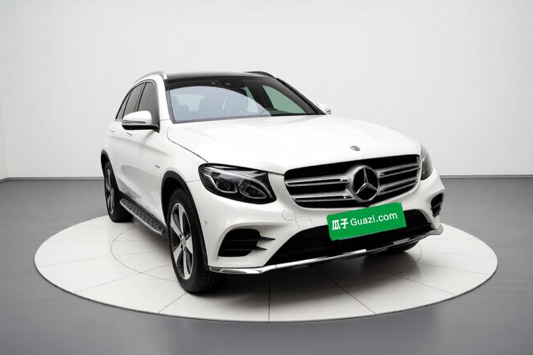 Used Mercedes-Benz GLC 2017 GLC 260 4MATIC Luxury Model Front Right 45 Deg