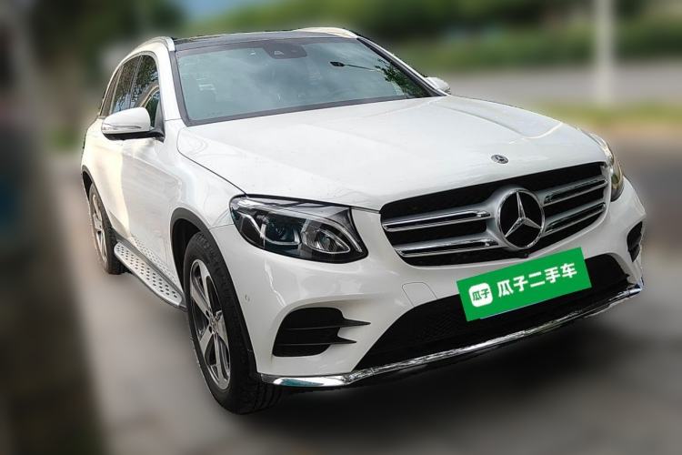 Used Mercedes-Benz GLC 2017 GLC 260 4MATIC Luxury Model Front Right 45 Deg