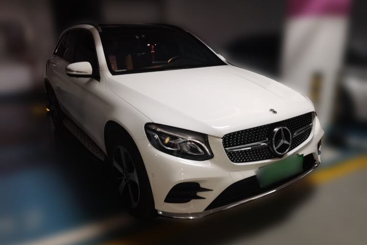 Used Mercedes-Benz GLC 2017 GLC 260 4MATIC Luxury Model Front Right 45 Deg