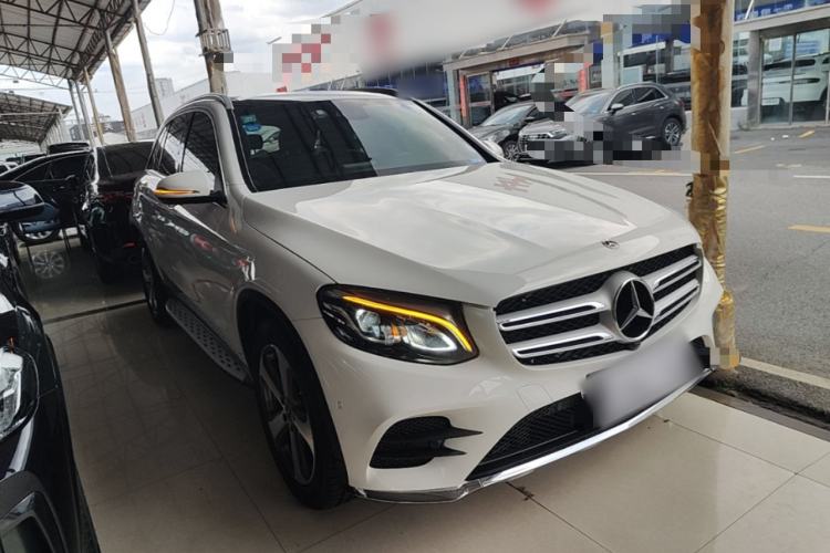 Used Mercedes-Benz GLC 2017 GLC 260 4MATIC Luxury Model Front Right 45 Deg