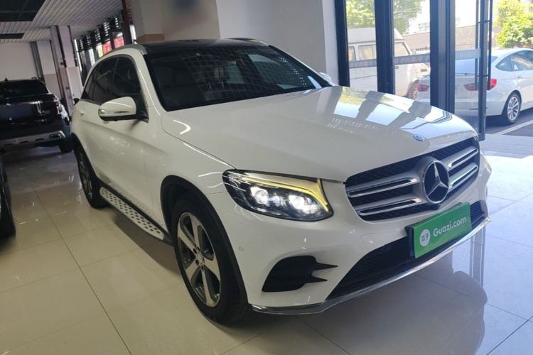 Used Mercedes-Benz GLC 2017 GLC 300 4MATIC Sport Edition Front Right 45 Deg
