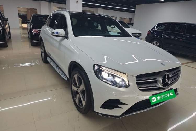 Used Mercedes-Benz GLC 2017 GLC 300 4MATIC Sport Edition Front Right 45 Deg