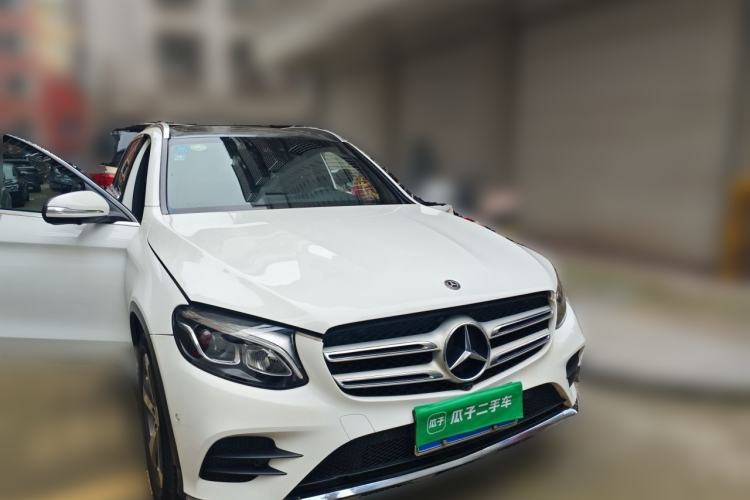 Used Mercedes-Benz GLC 2017 GLC 260 4MATIC Luxury Model Front Right 45 Deg