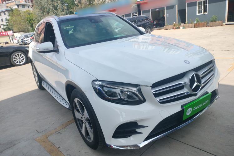 Used Mercedes-Benz GLC 2017 GLC 260 4MATIC Luxury Model Front Right 45 Deg