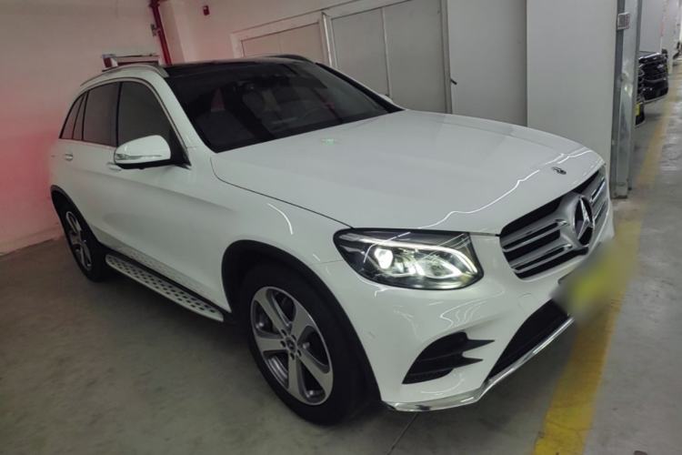 Used Mercedes-Benz GLC 2017 GLC 260 4MATIC Luxury Model Front Right 45 Deg