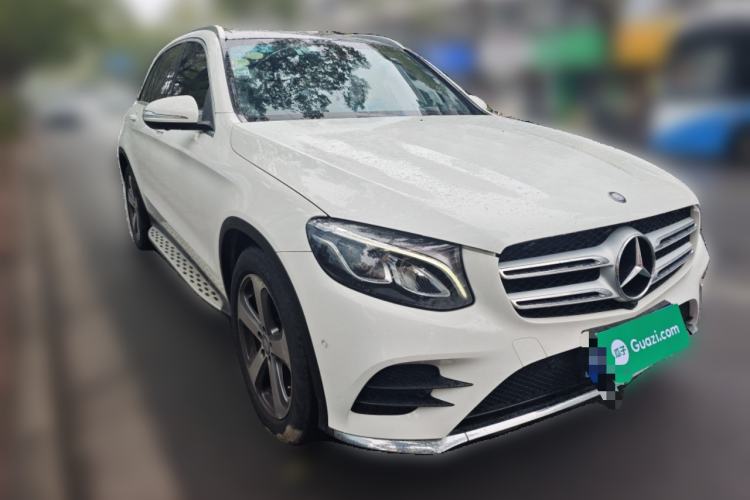 Used Mercedes-Benz GLC 2017 GLC 260 4MATIC Luxury Model Front Right 45 Deg