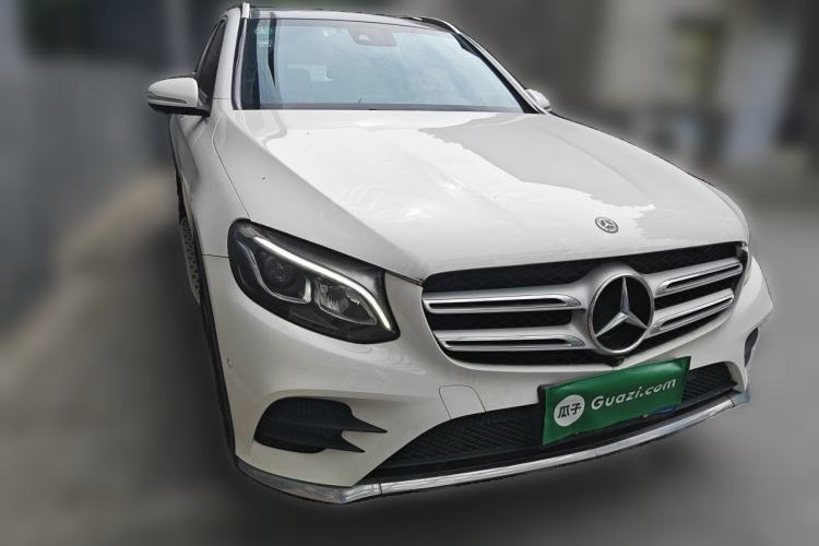 Used Mercedes-Benz GLC 2017 GLC 260 4MATIC Luxury Model Front Right 45 Deg