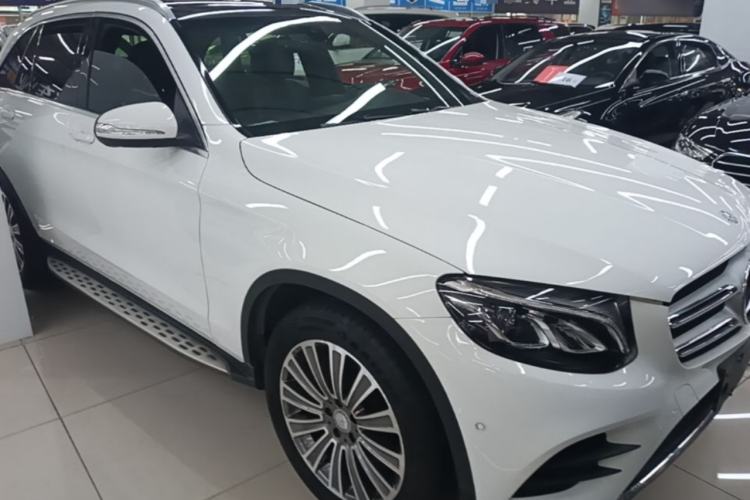 Used Mercedes-Benz GLC 2017 GLC 260 4MATIC Dynamic Edition Front Right 45 Deg