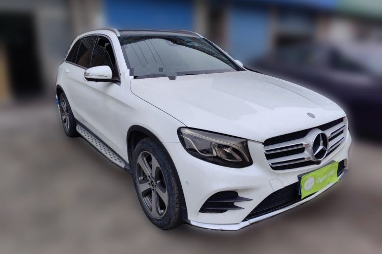 Used Mercedes-Benz GLC 2017 GLC 260 4MATIC Luxury Model Front Right 45 Deg