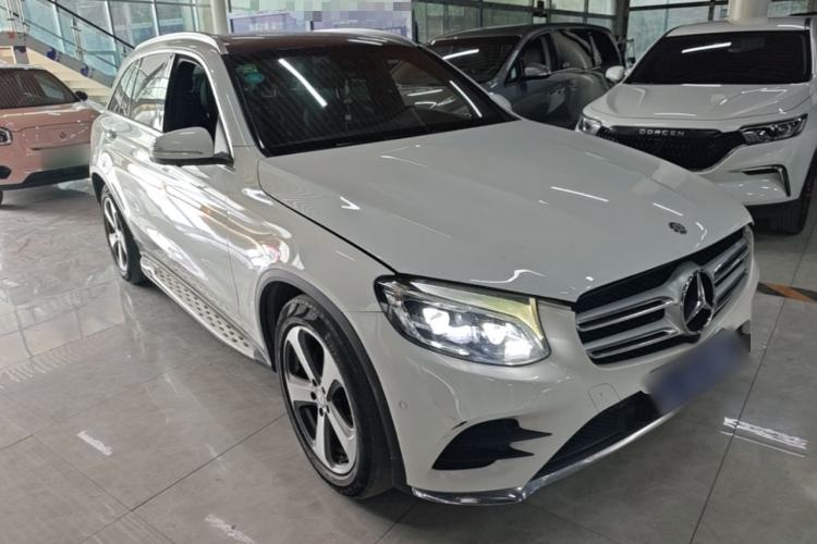 Used Mercedes-Benz GLC 2017 GLC 300 4MATIC Sport Edition Front Right 45 Deg