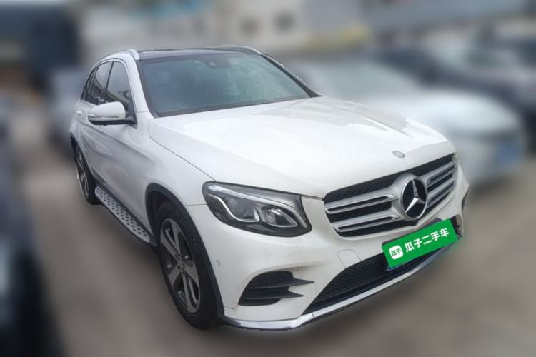 Used Mercedes-Benz GLC 2017 GLC 260 4MATIC Luxury Model Front Right 45 Deg