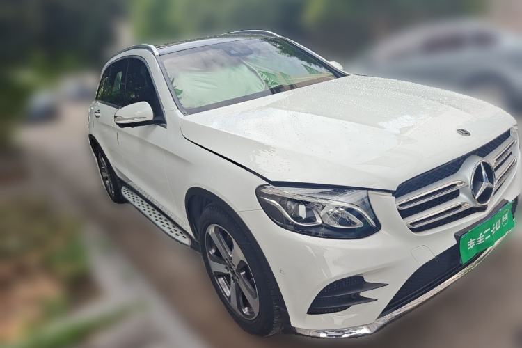 Used Mercedes-Benz GLC 2017 GLC 260 4MATIC Luxury Model Front Right 45 Deg
