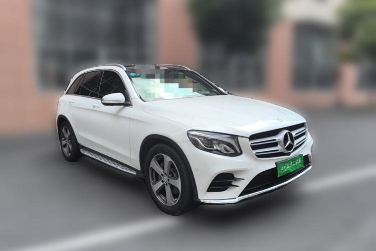 Used Mercedes-Benz GLC 2017 GLC 260 4MATIC Luxury Model Front Right 45 Deg