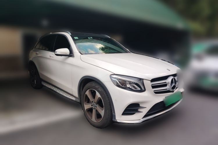Used Mercedes-Benz GLC 2017 GLC 260 4MATIC Luxury Model Front Right 45 Deg