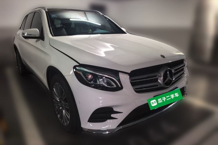 Used Mercedes-Benz GLC 2017 GLC 260 4MATIC Luxury Model Front Right 45 Deg