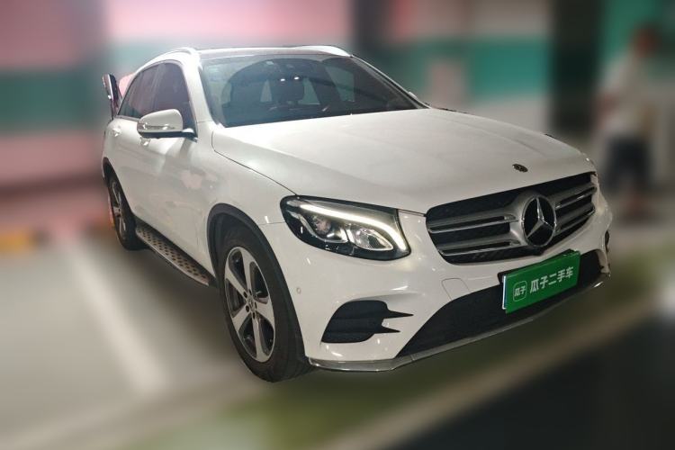 Used Mercedes-Benz GLC 2017 GLC 260 4MATIC Luxury Model Front Right 45 Deg