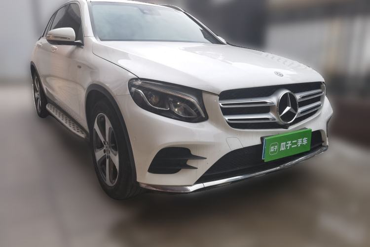 Used Mercedes-Benz GLC 2017 GLC 260 4MATIC Luxury Model Front Right 45 Deg