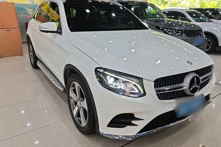 Used Mercedes-Benz GLC 2017 GLC 260 4MATIC Luxury Model Front Right 45 Deg
