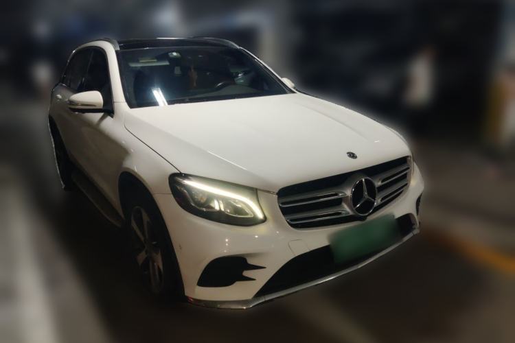 Used Mercedes-Benz GLC 2017 GLC 260 4MATIC Luxury Model Front Right 45 Deg